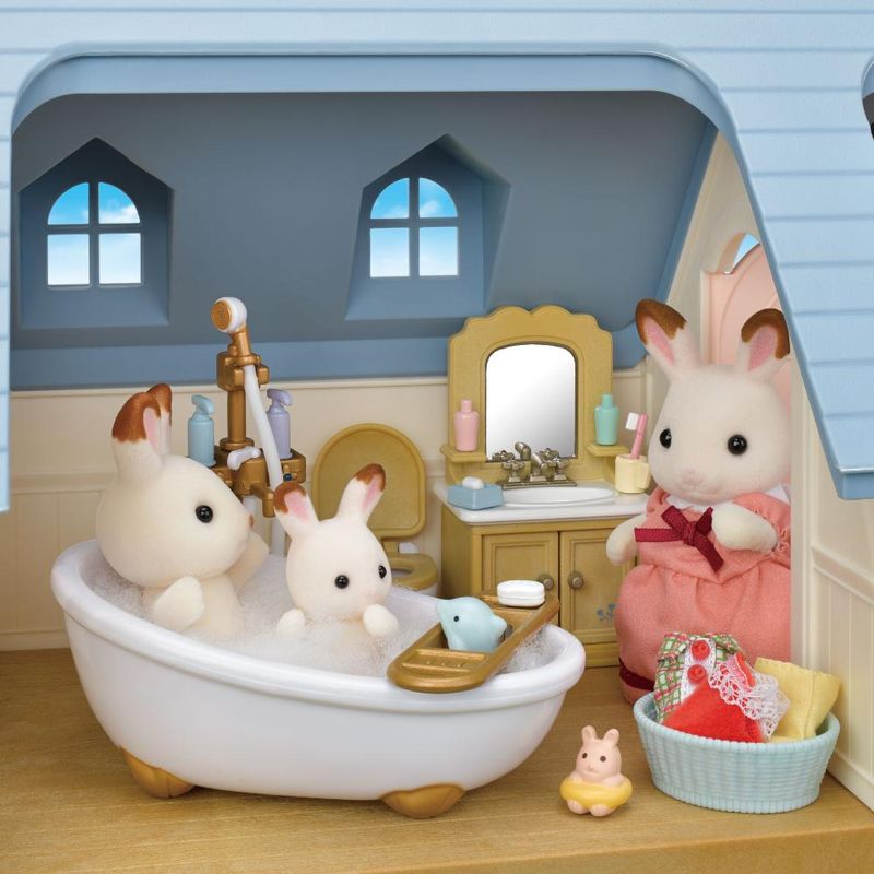 Sylvanian-Families---Casa-Courtyard-Gift-Set---Epoch-3