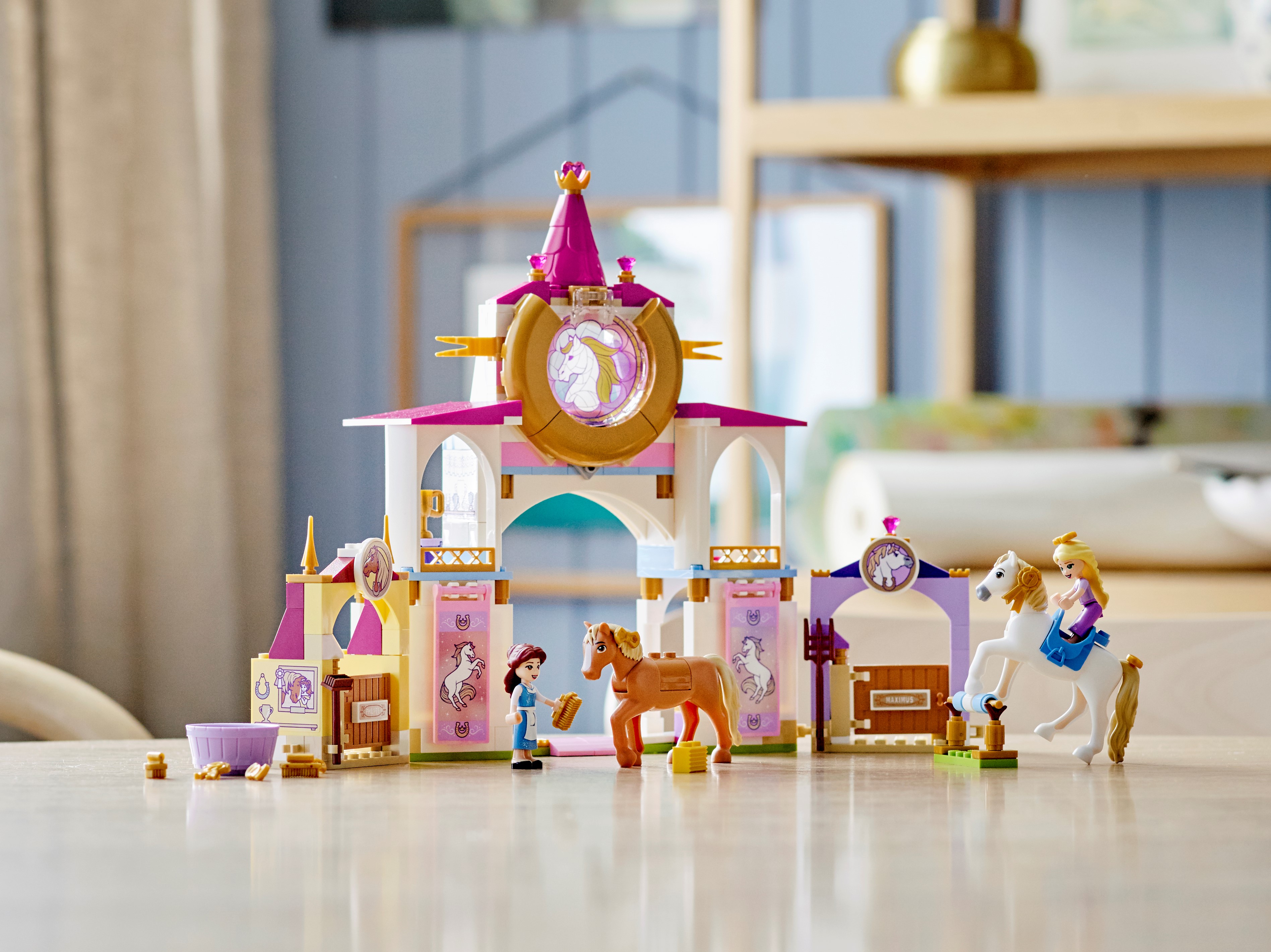 Lego Disney Princess Estábulos Reais Bela e Rapunzel 43195 - Ri Happy