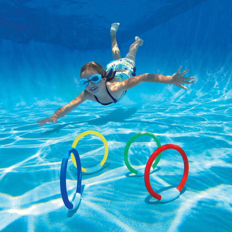 CriancaBrincandoCacaArgolasColoridasIntex