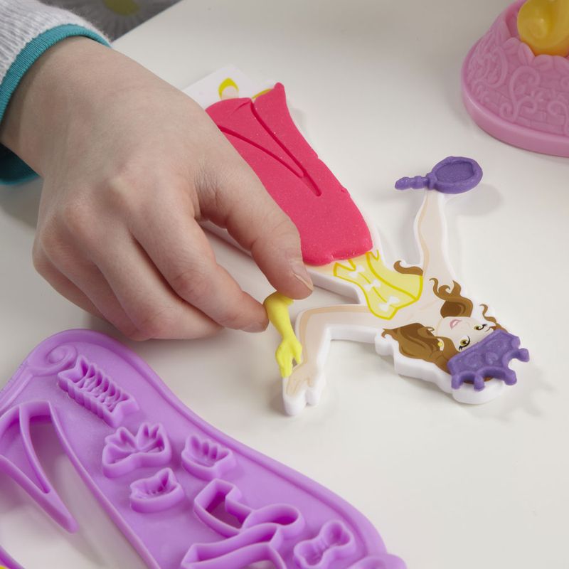 A2592-Massinha-Play-Doh-Boutique-de-Desenho-de-Vestido-Bela-e-Rapunzel-Princesas-Disney-Hasbro_2