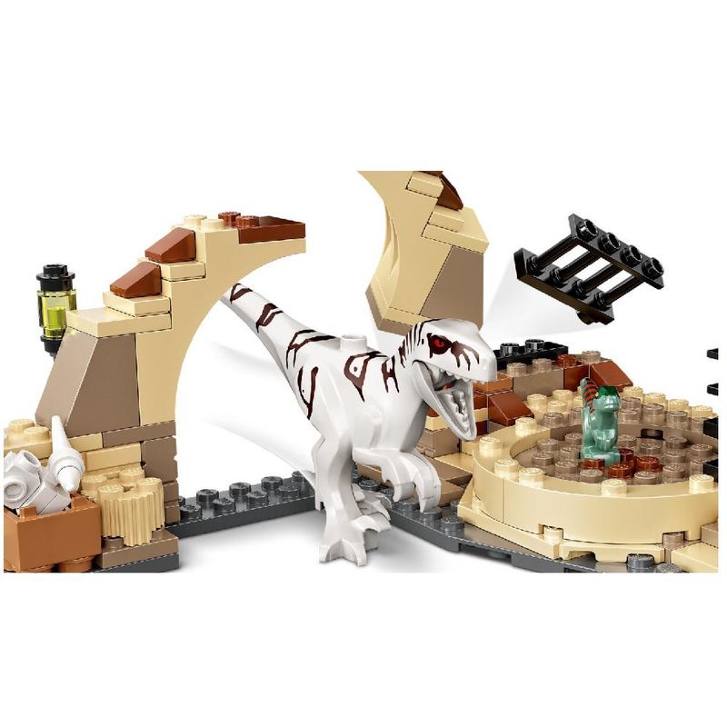 LEGO---Jurassic-World---Dinossauro-Atrociraptor--Perseguicao-de-Motocicleta---76945-1