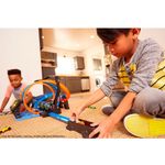 Pista-de-Percurso-e-Veiculo---Hot-Wheels---Corkscrew-Crash---Mattel