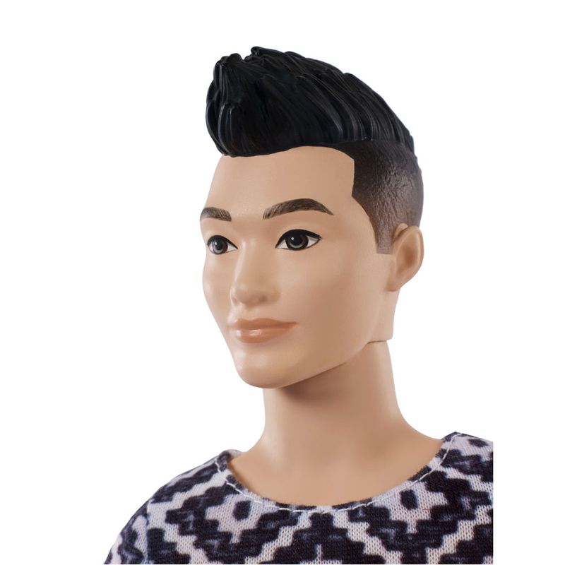 boneco-ken-fashionistas-camiseta-com-desenhos-e-bermuda-laranja-mattel-DWK44-FXL62_Detalhe