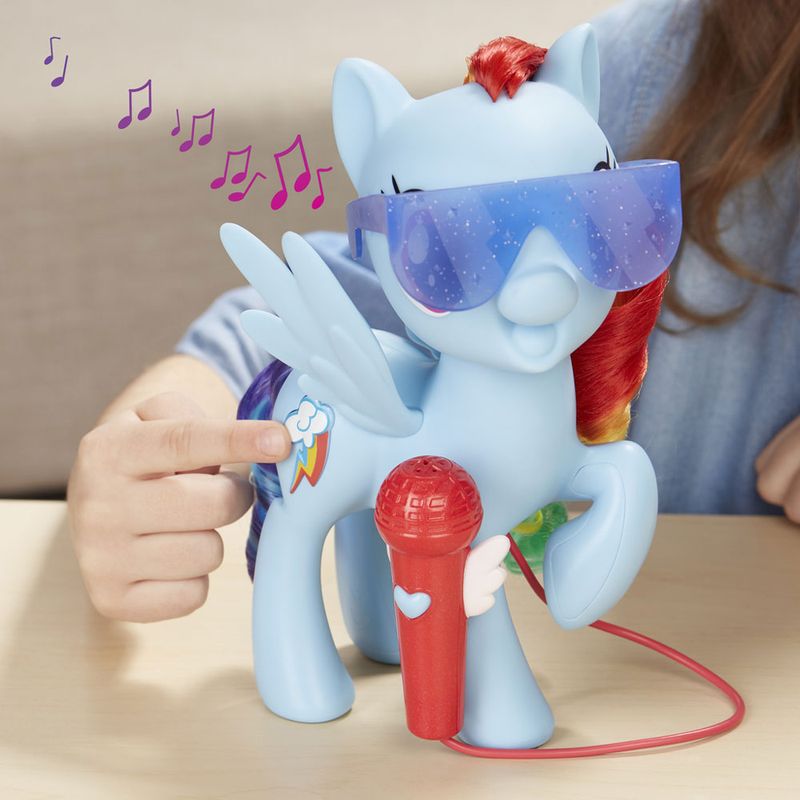 boneca-e-acessorios-my-little-pony-cante-com-rainbow-dash-hasbro-E1975_detalhe2