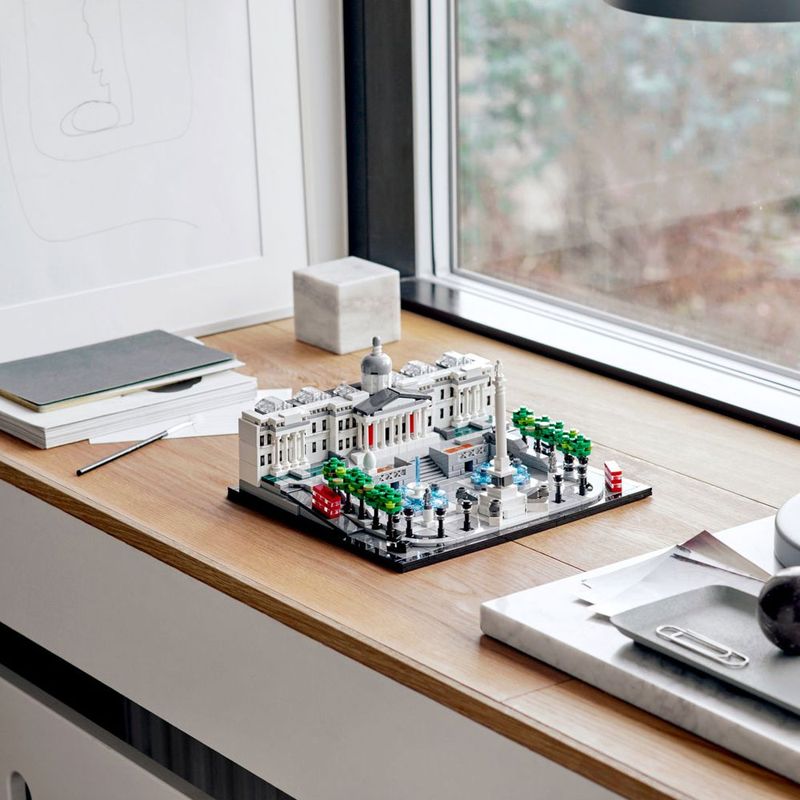 LEGO-Architecture---Trafalgar-Square---21045