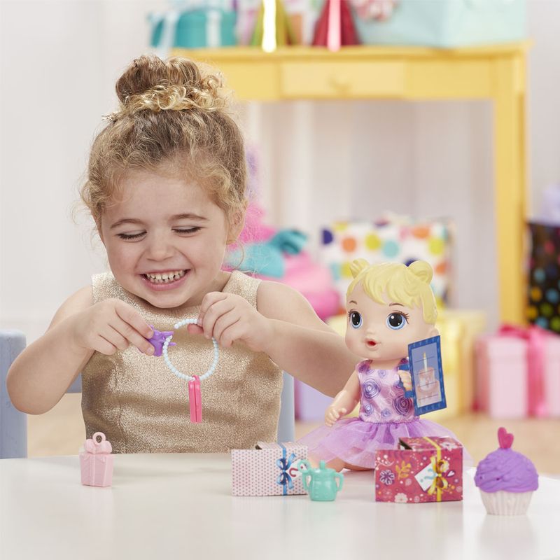 boneca-baby-alive-festa-de-presentes-loira-e8719-hasbro-E8719_Detalhe3