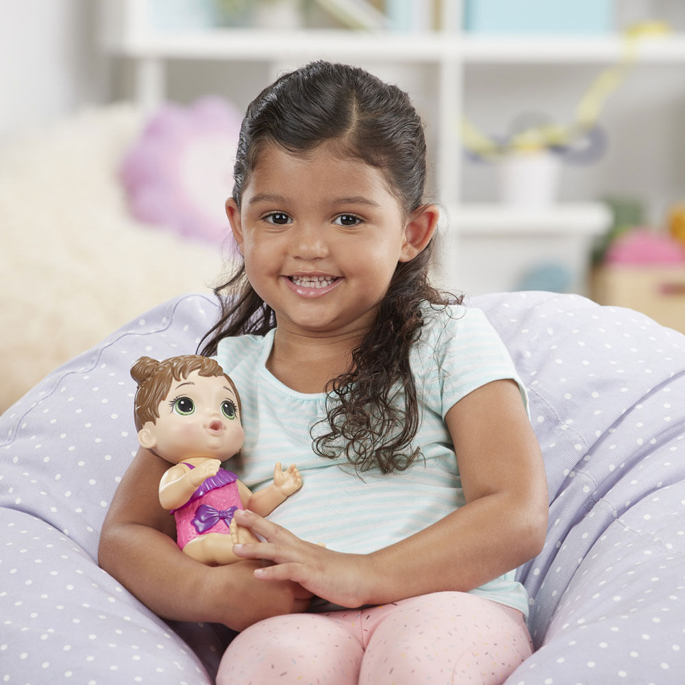 Boneca Baby Alive Banho Carinhoso Morena - Para brincar dentro e fora da  água - E8722 - Hasbro, Cor: Rosa e roxo - Pechinchou