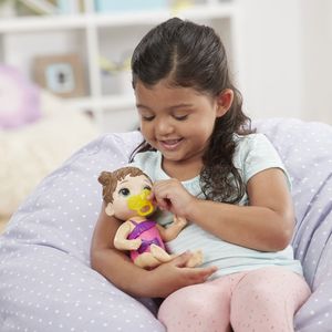 Boneca Baby Alive Banho Carinhoso Morena - Para brincar dentro e fora da  água - E8722 - Hasbro, Cor: Rosa e roxo - Pechinchou