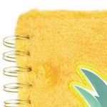 caderno-espiral-duplo-1-4-capa-dura-de-pelucia-abacaxi-80-folhas-amarelo-dermiwil-37717_Detalhe1