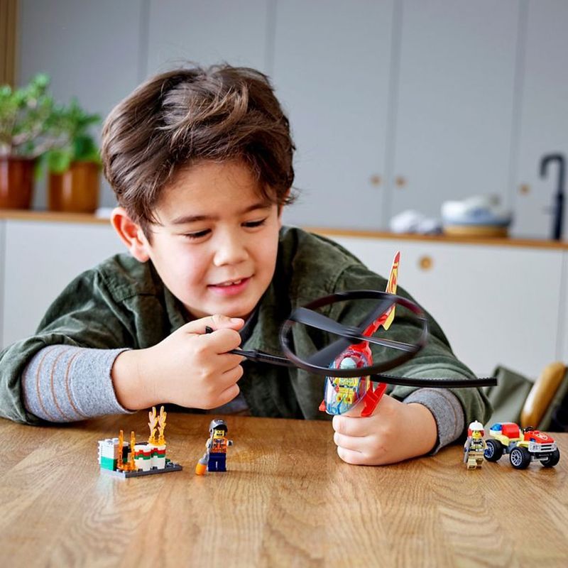 lego-city-combate-ao-fogo-com-helicoptero-60248_Detalhe6