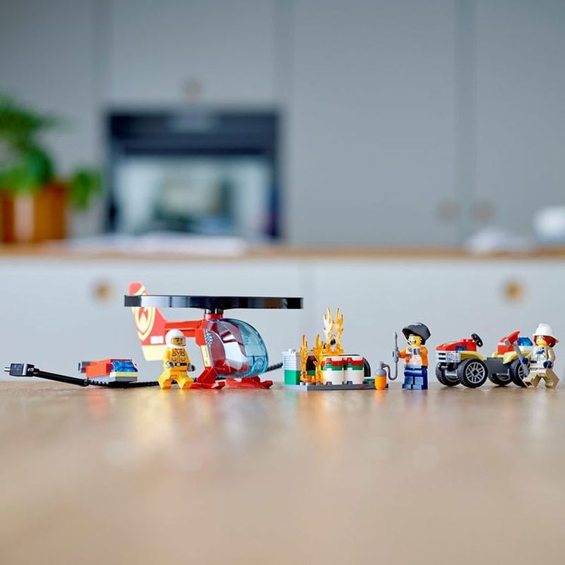 lego-city-combate-ao-fogo-com-helicoptero-60248_Detalhe7