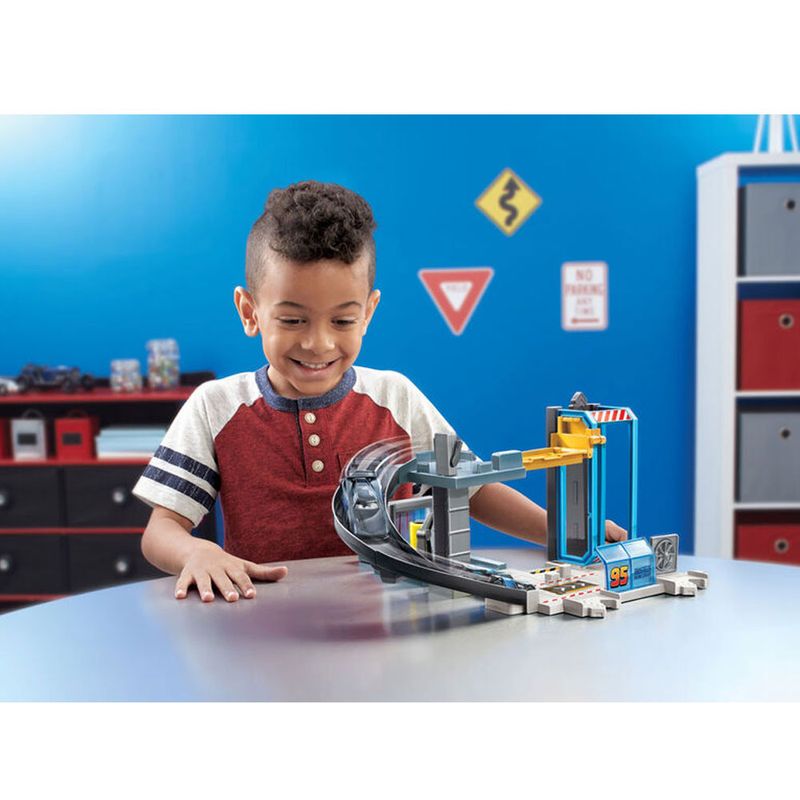 pista-de-percurso-e-veiculo-disney-pixar-carros-rust-eze-torre-mattel-GJW43_Detalhe5