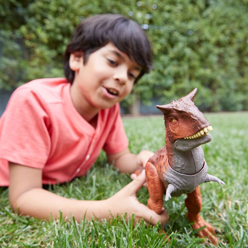 figura-articulada-com-sons-jurassic-world-controle-de-ataque-carnotaurus-mattel-GJT59_Detalhe2