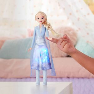 Boneca Princesas Disney Frozen Elsa Adventure Doll com Fantasia