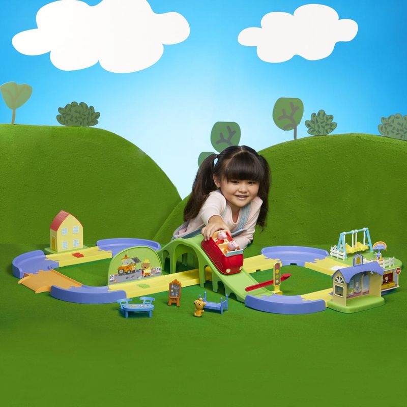 Pista-de-Percurso-com-Mini-Figura-e-Acessorios---Peppa-Pig---Passeio-pela-Cidade-da-Peppa---Hasbro-2