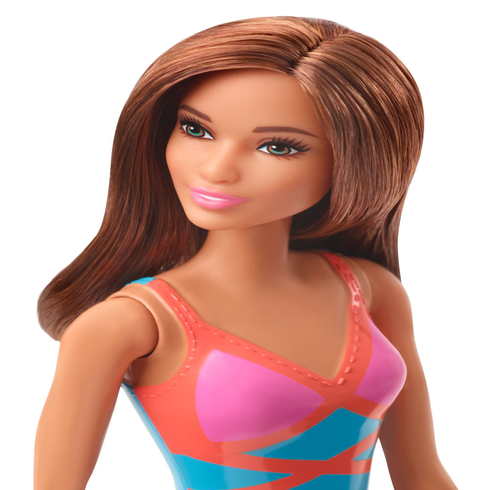 Boneca barbie com roupa de verão da moda