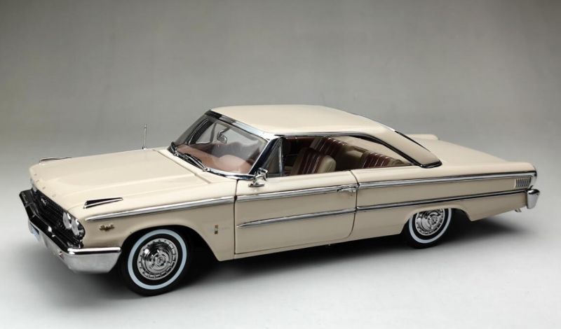 Sun Star 1/18 1963 Ford Galaxie 500未開封 Ford Galaxie 500/XL Hard Top 1963 1:18 Sunstar Bege - Ri Happy