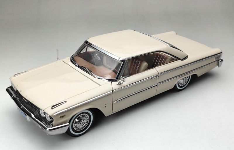 ミニカー 1963 Ford Galaxie 500 SunStar 1:18 Ford Galaxie 500/XL Hard Top 1963 1:18 Sunstar Bege - Ri Happy