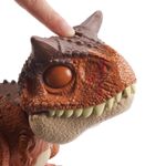 Jurassic-World---Bebe-Carnotaurus---Mattel--2