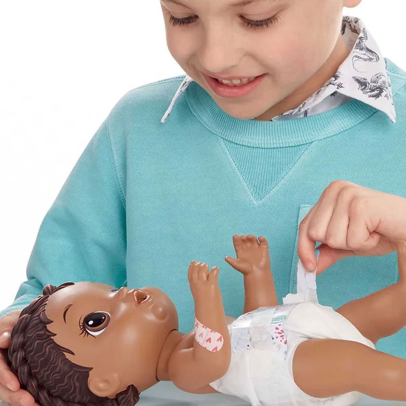 boneca-baby-alive-aprendendo-a-cuidar-negra-hasbro_detalhe2