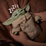 Figura-de-Acao---Disney---Star-Wars---The-Child-Eletronico---Baby-Yoda---Hasbro-4