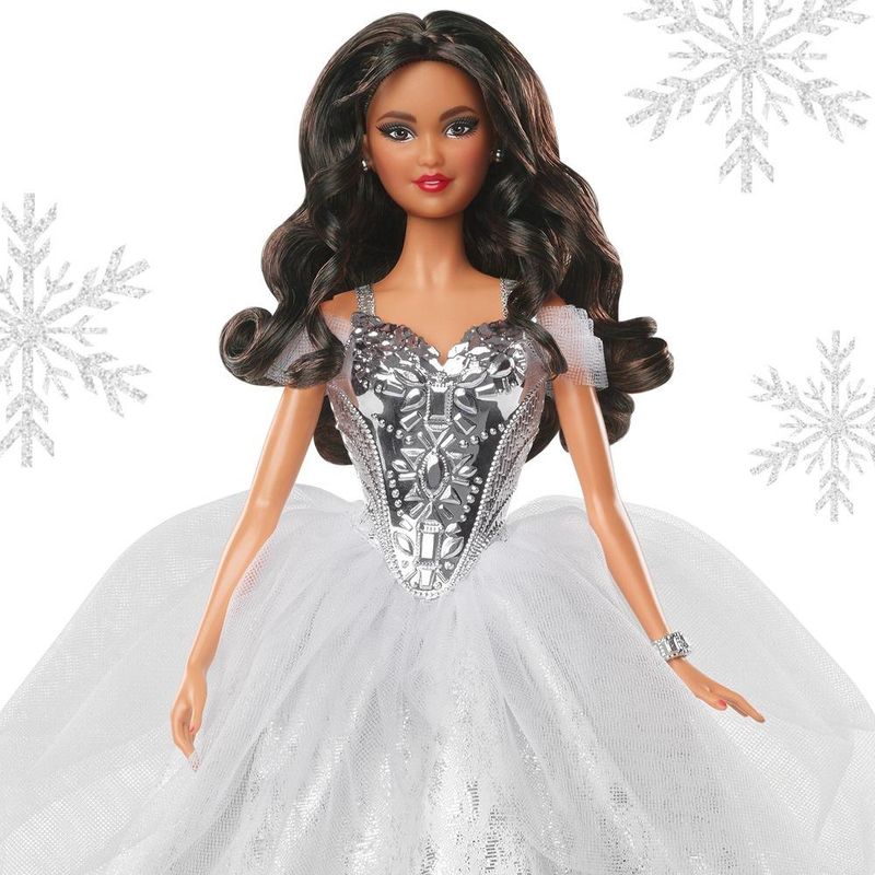 Boneca-Barbie---Signature---Holiday-2021---Vestido-Prateado---Barbie-Morena---Mattel-2