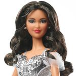 Boneca-Barbie---Signature---Holiday-2021---Vestido-Prateado---Barbie-Morena---Mattel-3