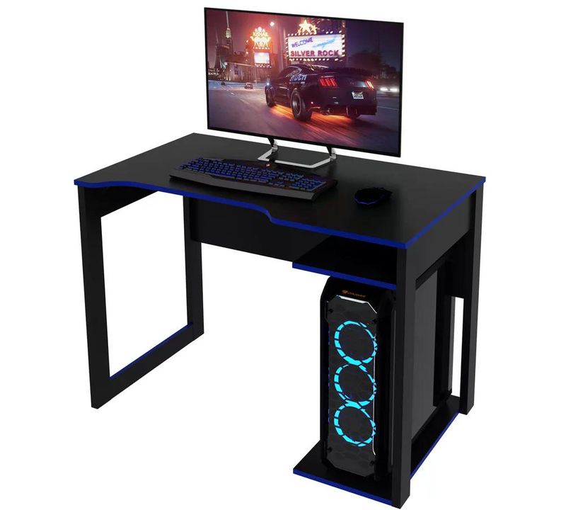 Pc gamer com cadeira e mesa