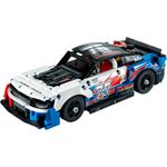 LEGO-Technic---NASCAR-Next-Gen-Chevrolet-Camaro-ZL1---42153-2