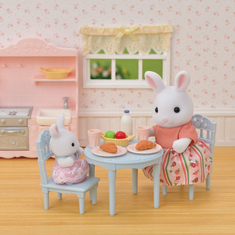 Sylvanian-Families---Mesa-de-Cafe-da-Manha---Mamae-Emilia-e-Bebe-Sophie---Epoch-2