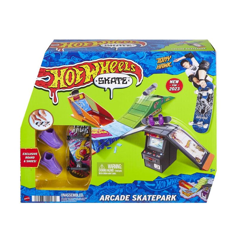 Cartelas (3) com conjunto Hot wheels skateboard e tenis. Inclui carrinho  1/64 em diecast.