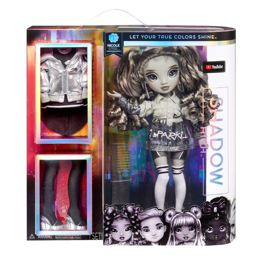 Boneca Barbie articulada com top e calções pretos