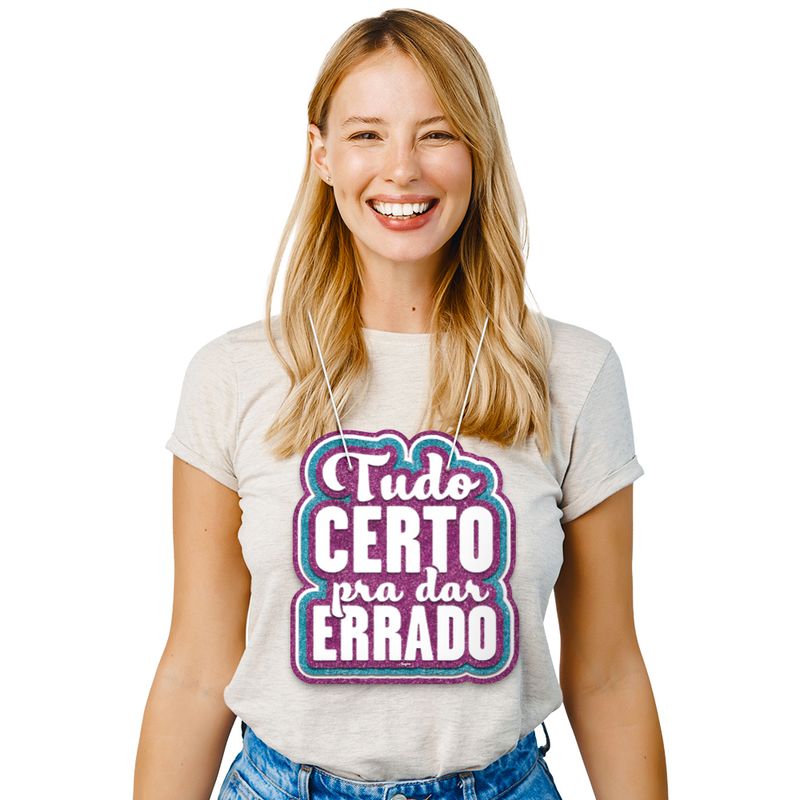 Plaquinha-Para-Vestir---Tudo-Certo-Para-Dar-Errado---Regina-Festas-0