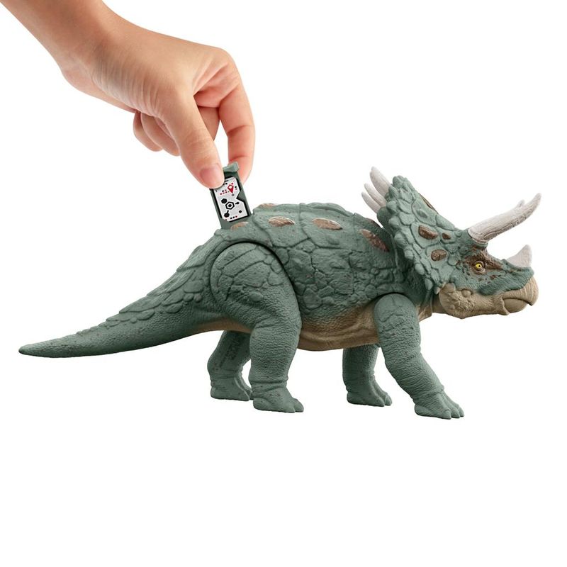 Dinossauro---Jurassic-World---Rastreadores-Gigantes---Triceratops---Mattel-3