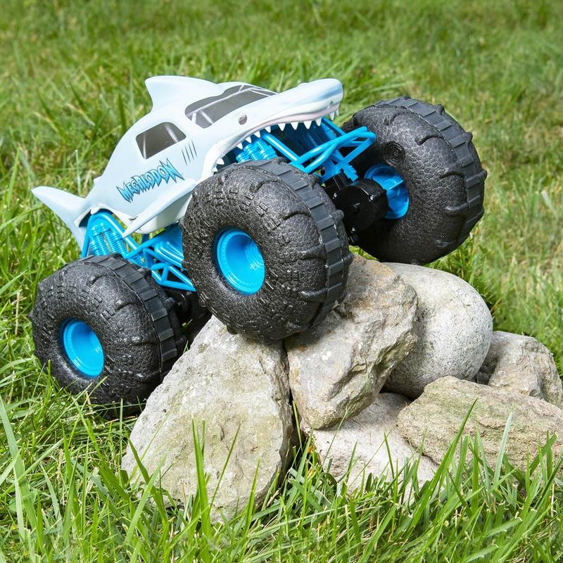 Megalodon-R-C-Entra-Na-Agua---Monster-Jam---Sunny-9