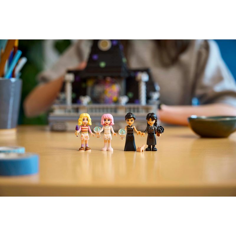 Lego---Wednesday---Dormitorio-de-Wandinha-e-Enid---76781-6