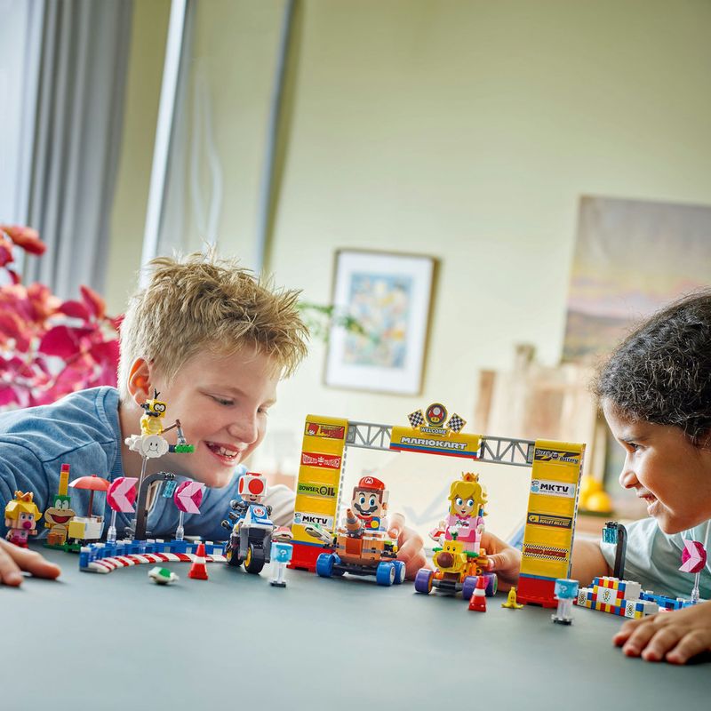 LEGO---Super-Mario---Mario-Kart---Conjunto-Bebe-Peach-e-Grande-Premio---72036-5
