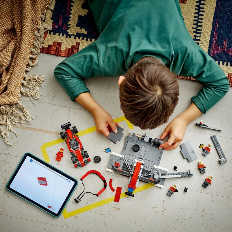 LEGO---City-Formula-1---Pit-Stop-e-Equipe-de-Box-de-F1-com-Carro-da-Ferrari---60443-3