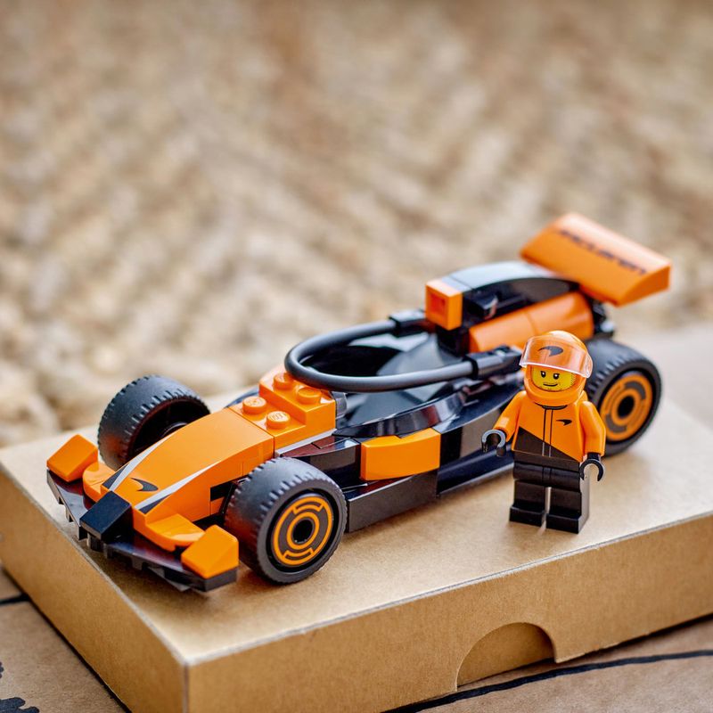 LEGO---City-Formula-1---Piloto-de-F1-com-Carro-de-Corrida-da-Mclaren---60442-4