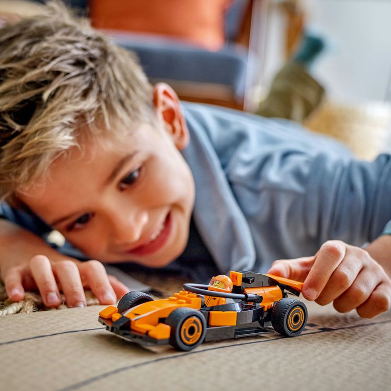 LEGO---City-Formula-1---Piloto-de-F1-com-Carro-de-Corrida-da-Mclaren---60442-5