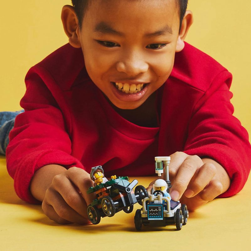 LEGO---City-Great-Vehicles---Pack-de-Carros-de-Corrida-Aviao-vs-Leito-de-Hospital---60459-5