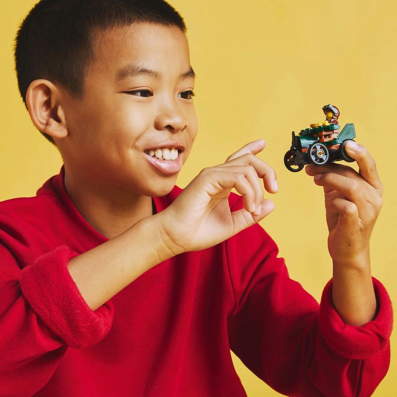 LEGO---City-Great-Vehicles---Pack-de-Carros-de-Corrida-Aviao-vs-Leito-de-Hospital---60459-11