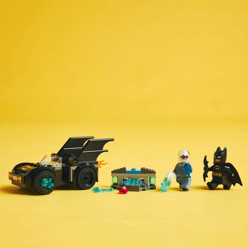 LEGO---Super-Heroes-DC---Batman-e-Batmovel-vs-Sr-Frio---76301-3