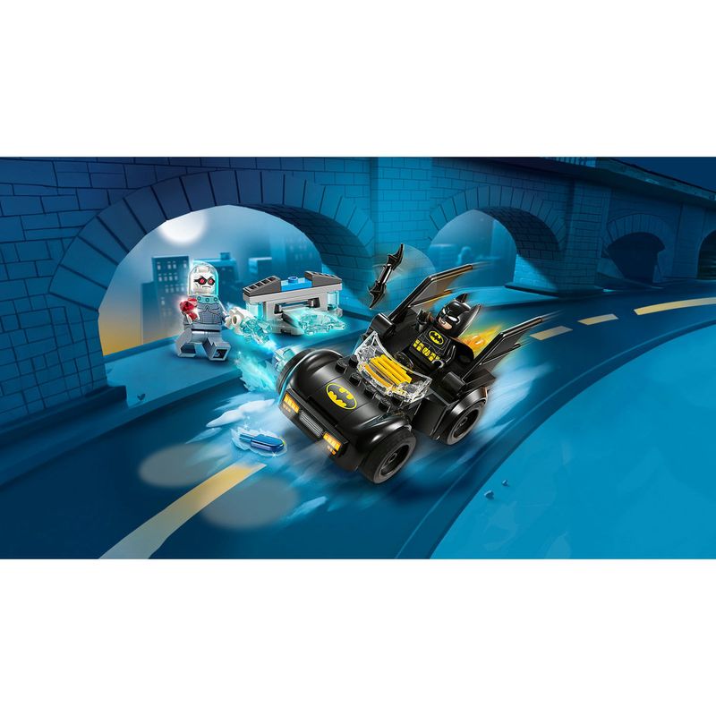 LEGO---Super-Heroes-DC---Batman-e-Batmovel-vs-Sr-Frio---76301-11