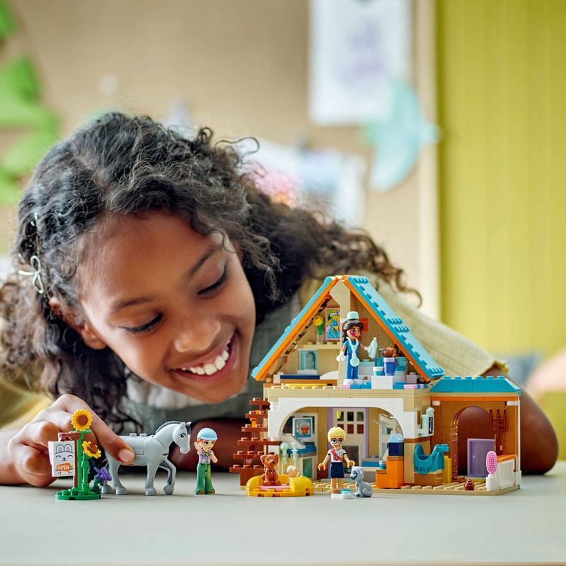 LEGO---LEGO-Friends---Clinica-Veterinaria-de-Cavalos-e-Animais-de-Estimacao---42651-5