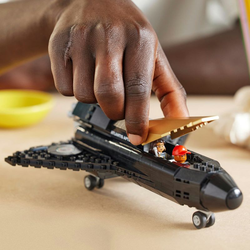 LEGO---Moments---No-Mundo-da-Lua-com-Pharrell-Williams---10391-8