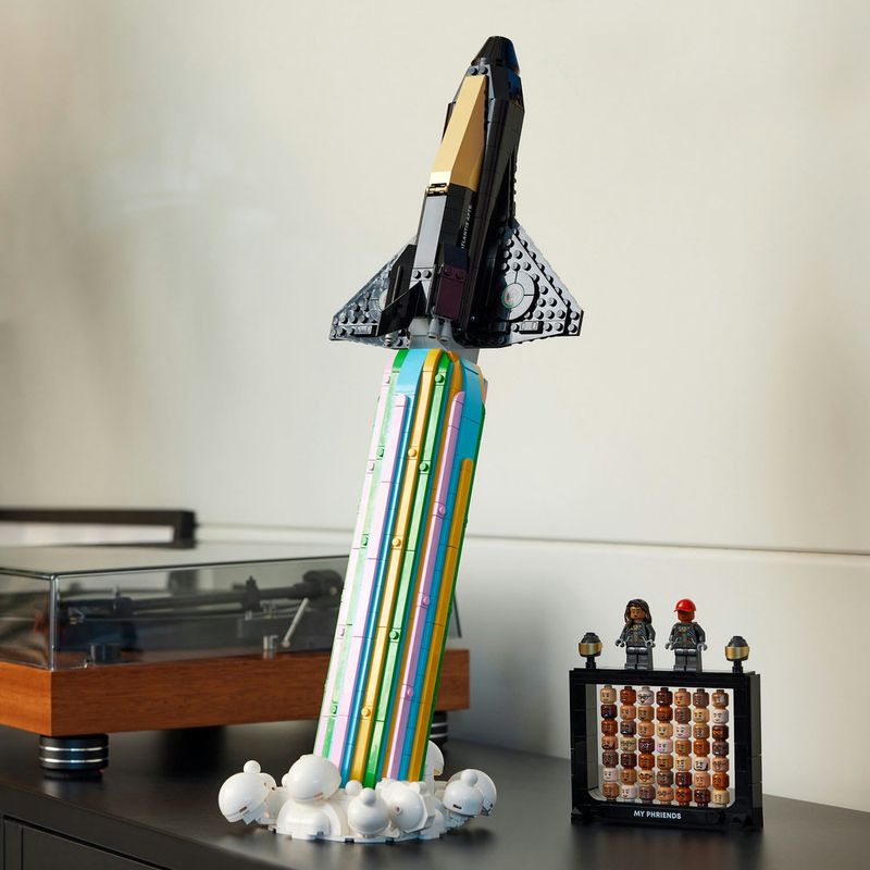 LEGO---Moments---No-Mundo-da-Lua-com-Pharrell-Williams---10391-10