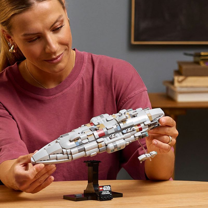 LEGO---Star-Wars-TM---Home-One-Starcruiser---75405-5