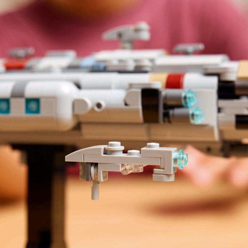 LEGO---Star-Wars-TM---Home-One-Starcruiser---75405-10