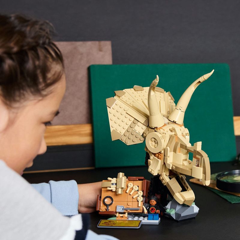 LEGO---Jurassic-World---Fosseis-de-Dinossauros--Caveira-de-Triceratops---76969-5